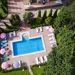 Grand Hotel